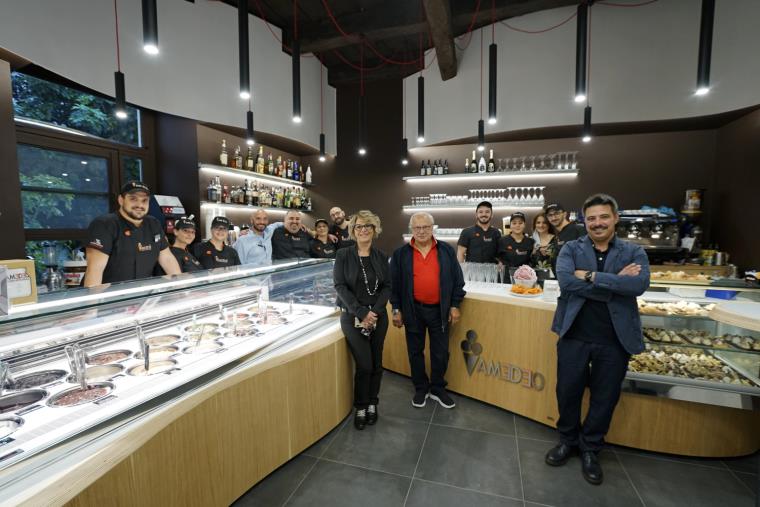 Catanzaro. È tornata la gelateria Amedeo su Corso Mazzini: il gusto ha un nuovo design (FOTO) images Catanzaro. È tornata la gelateria Amedeo su Corso Mazzini: il gusto ha un nuovo design (FOTO)