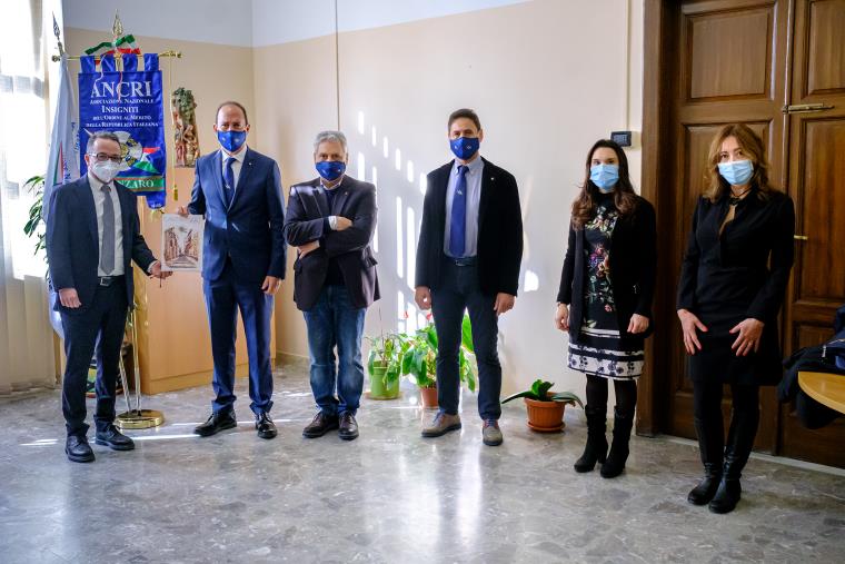 Catanzaro. Ancri realizza calendario con l'istituto "De Nobili" images Catanzaro. Ancri realizza calendario con l'istituto "De Nobili"