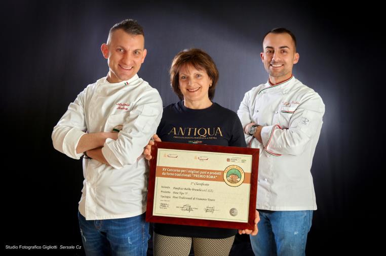 “Premio Roma”. Il panificio Bubbo Brunella di Cerva secondo classificato per i migliori pani e prodotti da forno tradizionali  images “Premio Roma”. Il panificio Bubbo Brunella di Cerva secondo classificato per i migliori pani e prodotti da forno tradizionali