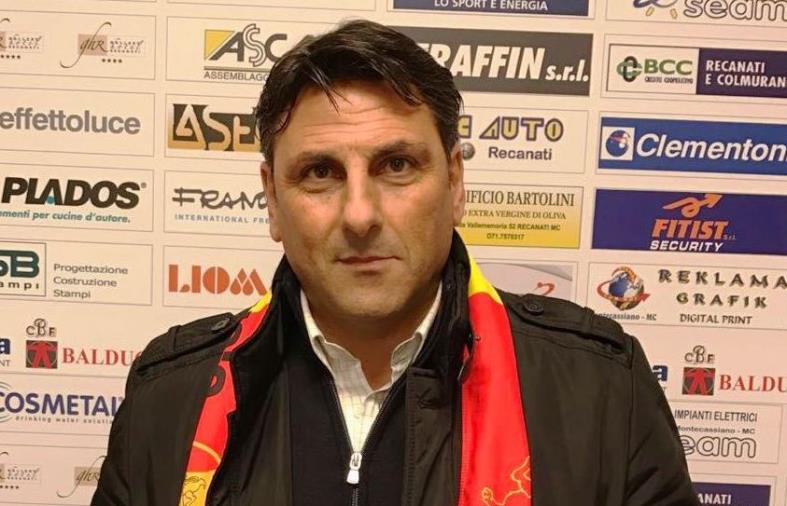 images Us Catanzaro 1929, l'ex attaccante giallorosso Antonio Soda non ha dubbi: "Le Aquile sono forti, e se il calcio riparte, ai play-off possono dire la loro"