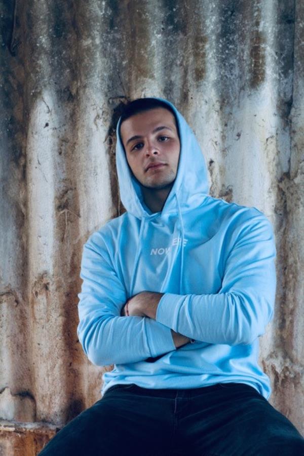 Da oggi in radio e online il debutto discografico del lametino Antonio Tedesco con il singolo "24 ore" images Da oggi in radio e online il debutto discografico del lametino Antonio Tedesco con il singolo "24 ore"