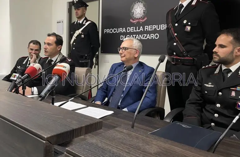 images Blitz nel Cosentino, sfondato un muro omertoso: clan "armati fino ai denti" (NOMI)