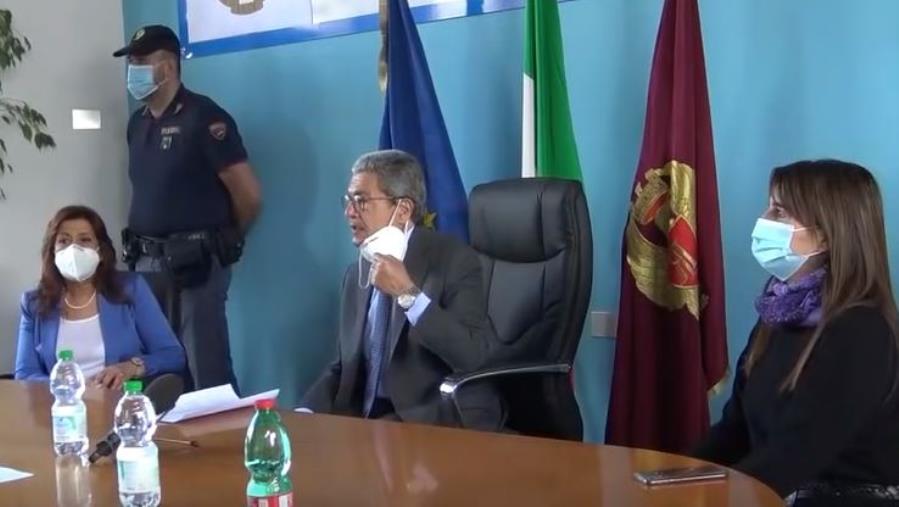 Arresti per usura a Cosenza. Il procuratore Spagnuolo: "Inchiesta partita da una persona che si voleva suicidare" (VIDEO) images Arresti per usura a Cosenza. Il procuratore Spagnuolo: "Inchiesta partita da una persona che si voleva suicidare" (VIDEO)