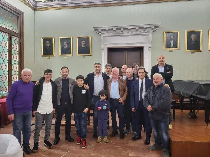images Associazione Ornitologica catanzarese, premiati al Comune i campioni del mondo