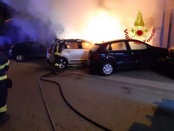 Lamezia Terme. Due auto in fiamme, nessuna ipotesi esclusa  images Lamezia Terme. Due auto in fiamme, nessuna ipotesi esclusa