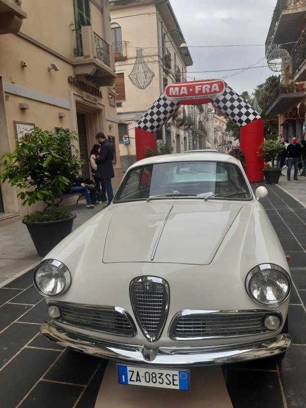 A Soverato il Corso Umberto I “allietato” dalla musica delle Auto Storiche images A Soverato il Corso Umberto I “allietato” dalla musica delle Auto Storiche