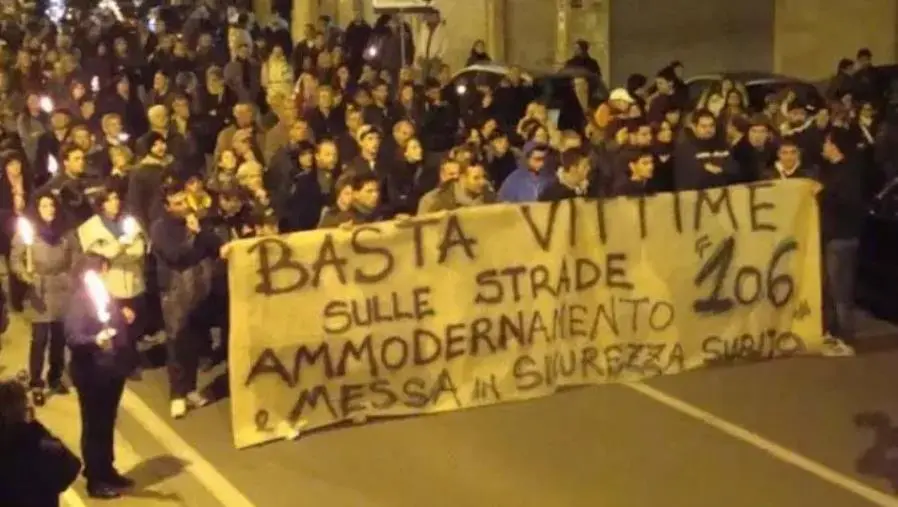 Giornata Mondiale delle vittime della strada: il tributo alle persone scomparse sulla Statale 106 images Giornata Mondiale delle vittime della strada: il tributo alle persone scomparse sulla Statale 106