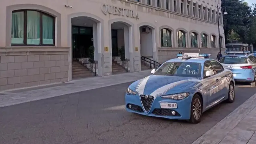 Reggio Calabria, resistenza e lesioni a Pubblico Ufficiale: due arresti nella notte images Reggio Calabria, resistenza e lesioni a Pubblico Ufficiale: due arresti nella notte