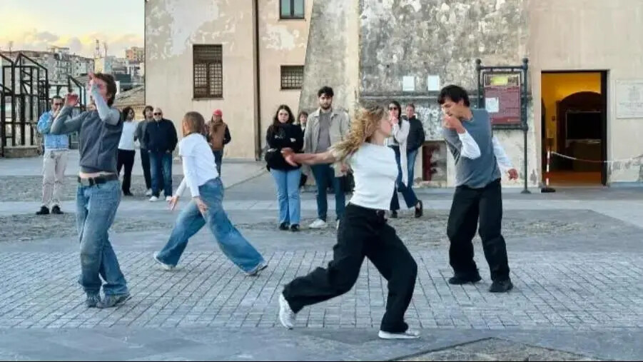 images Sciò! Il teatro, fuori: “Derniers feux” è il debutto di un viaggio di movimenti oltre il palco&nbsp;