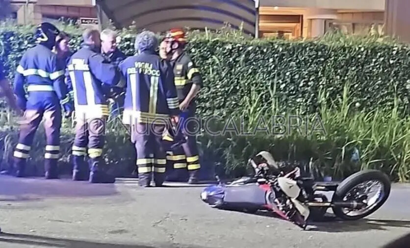 images Incidente a Catanzaro su via Lucrezia della Valle: ferito un giovane centauro