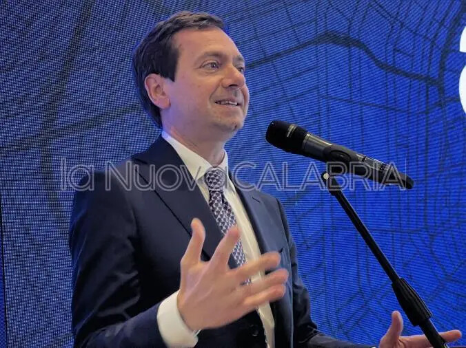 images Varì: "Occhiuto governatore più amato del Sud, il lavoro paga"