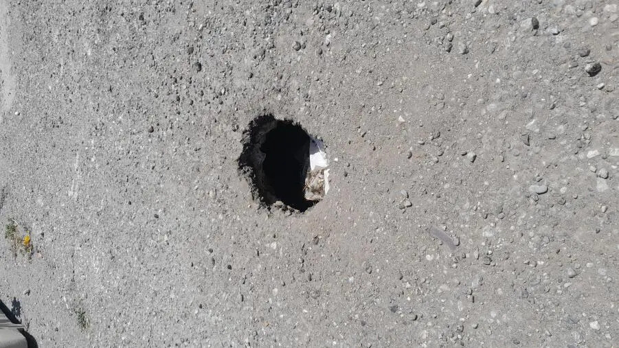 images Catanzaro, l''associazione Ponte Morandi denuncia una buca sul lungomare
