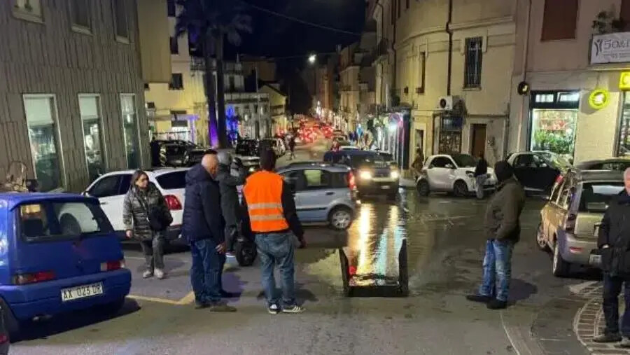 images Lavori urgenti in via Vercillo a causa di una rottura idrica: chiuso il traffico