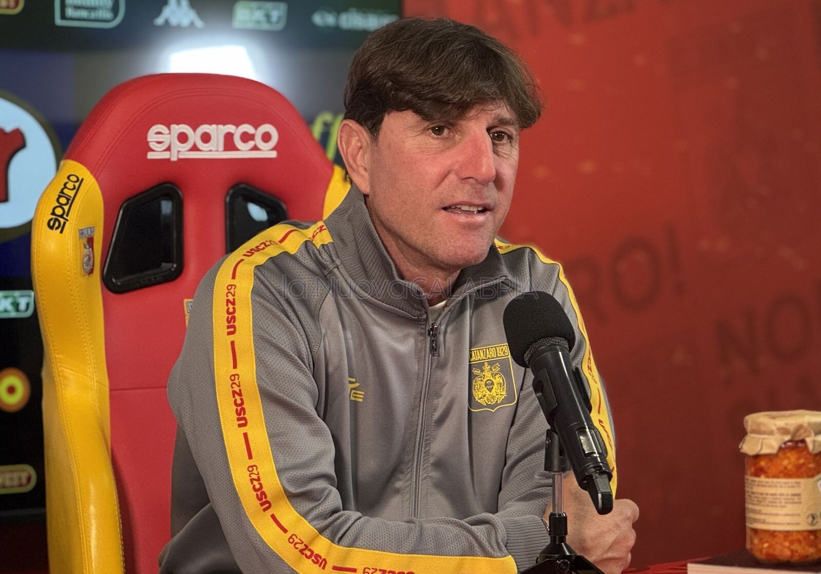 Mignani scuote il Catanzaro: “Dobbiamo combattere per questa maglia, per la città, per i tifosi” images Mignani scuote il Catanzaro: “Dobbiamo combattere per questa maglia, per la città, per i tifosi”