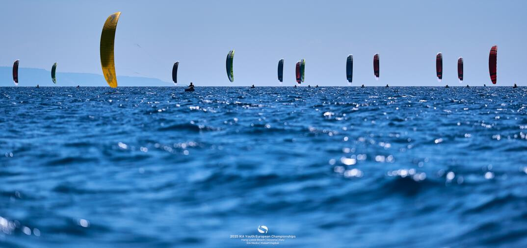 images Prima giornata di regate per IKA Youth European Championships & Formula Kite Grand Prix a Gizzeria