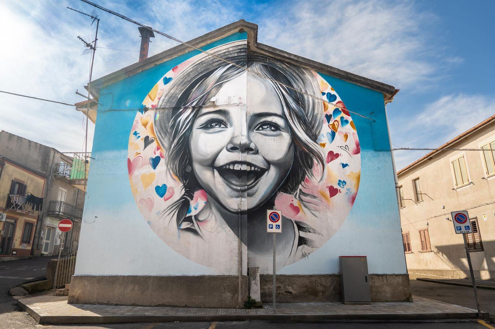 images Da un bacio su corso Migliaccio all'anima di Girifalco: "Forever Young", la trilogia che celebra la famiglia