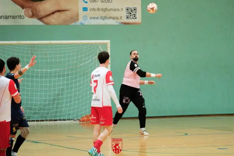 images Salvatore Critelli saluta il Soverato Futsal