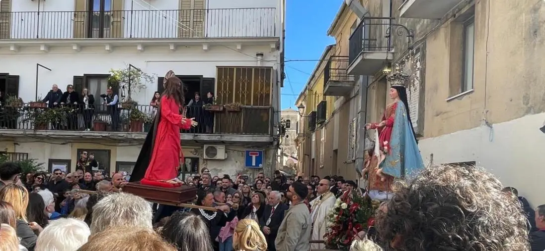 Catanzaro, a Gagliano la rappresentazione dell’Affruntata ha chiuso i riti della settimana Santa
 images Catanzaro, a Gagliano la rappresentazione dell’Affruntata ha chiuso i riti della settimana Santa