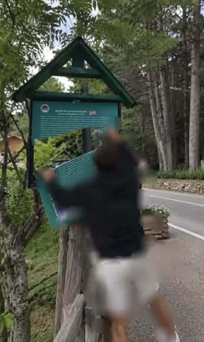 Danneggiati i cartelli sulla storia di Villaggio Mancuso