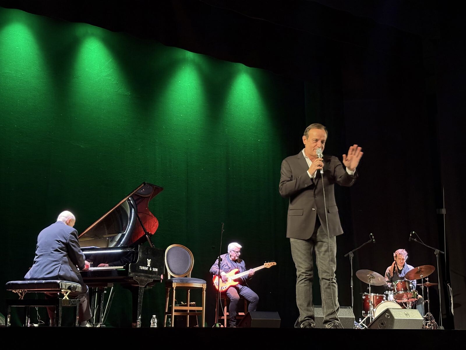 images AMA Calabria porta Sinatra al Comunale: applausi per Gianluca Guidi