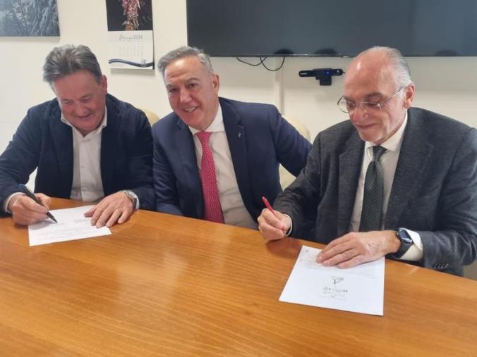 Sottoscritto protocollo tra Calabria Verde e Arpacal per verifiche balneazioni e corsi d'acqua
images Sottoscritto protocollo tra Calabria Verde e Arpacal per verifiche balneazioni e corsi d'acqua