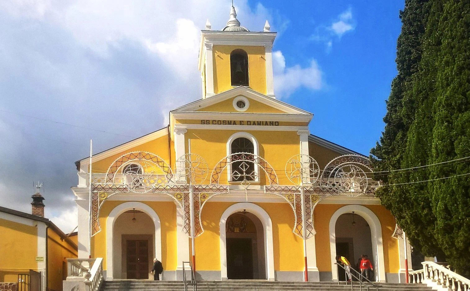 Gli arbëreshë festeggiano i Santi Medici Anargiri Cosma e Damiano