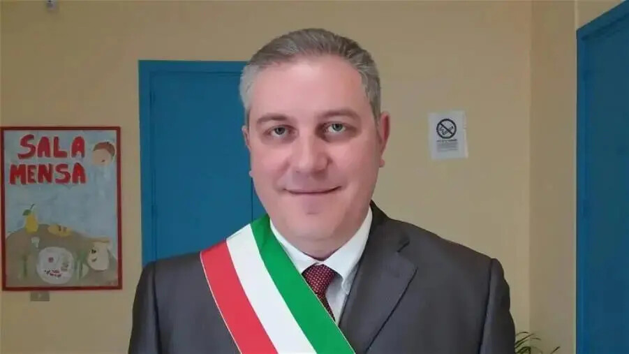 Azione, il sindaco di Morano Calabro Nicolò De Bartolo entra nel partito images Azione, il sindaco di Morano Calabro Nicolò De Bartolo entra nel partito