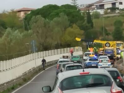 images Catanzaro, incidente sulla Tangenziale: 2 le auto coinvolte