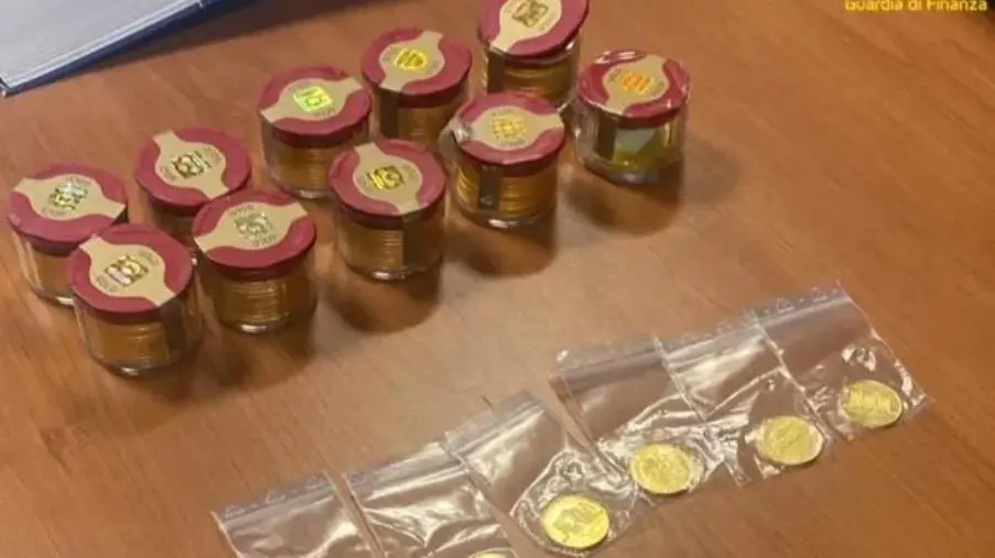 Cosenza, truffe ai danni dello stato e autoriciclaggio: tre arresti images Cosenza, truffe ai danni dello stato e autoriciclaggio: tre arresti