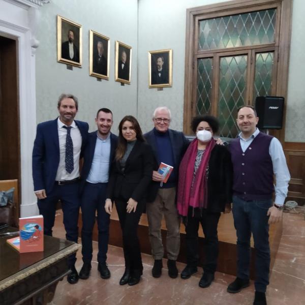 Presentati al Comune di Catanzaro i libri di Ferdinando Capicotto e Pier Vincenzo Gigliotti images Presentati al Comune di Catanzaro i libri di Ferdinando Capicotto e Pier Vincenzo Gigliotti