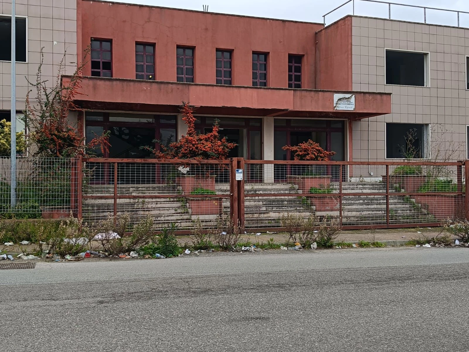 Reggio, quartiere Arghillà dimenticata dallo Stato: il Posto di Polizia c’è solo sulla carta