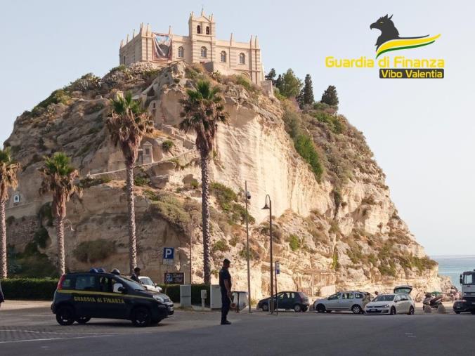 images Tropea, scoperti 87 lavoratori irregolari e oltre 730mila euro di contributi non versati 