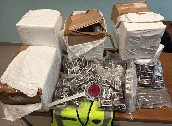 Operazioni della stradale sull'A2: in arresto un corriere della droga e un sorvegliato speciale 