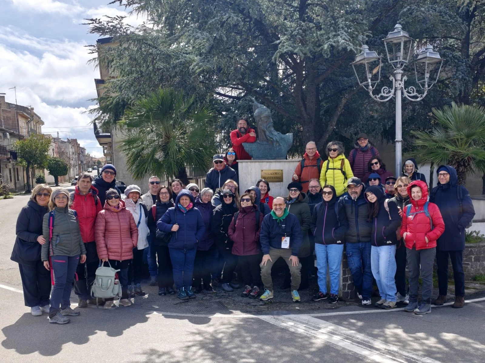 In Arbëria crotonese la Montagnaterapia del CAI con il progetto “(Onco)rosa Trekking”