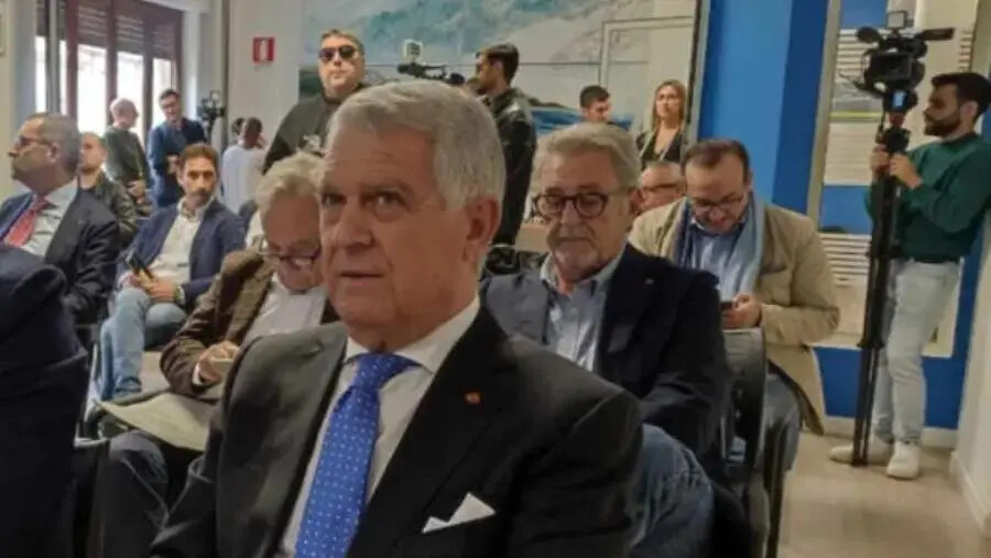 images Il Comitato Fuori i veleni al Commissario per la bonifica Errigo: "Crotone non è una nuova Abissinia dove presentarsi con le perline"