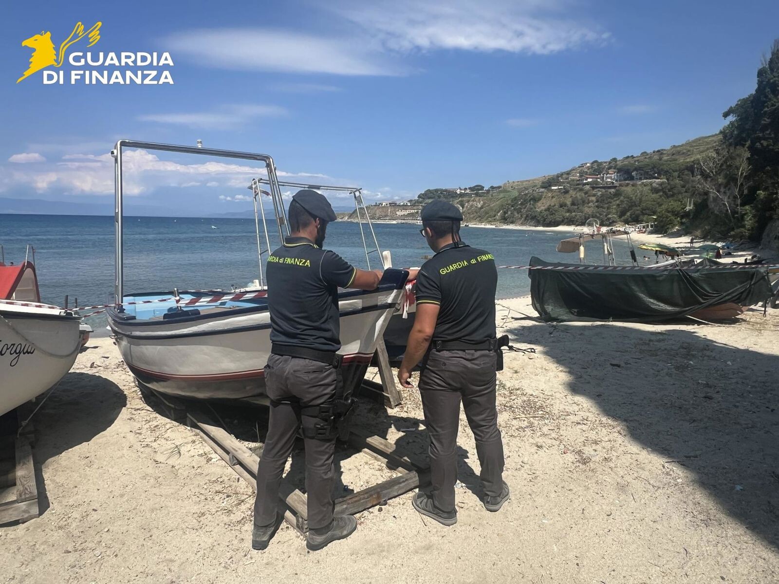 Briatico, occupazione abusiva del demanio marittimo: sequestrate 13 imbarcazioni dalla Guardia di Finanza images Briatico, occupazione abusiva del demanio marittimo: sequestrate 13 imbarcazioni dalla Guardia di Finanza