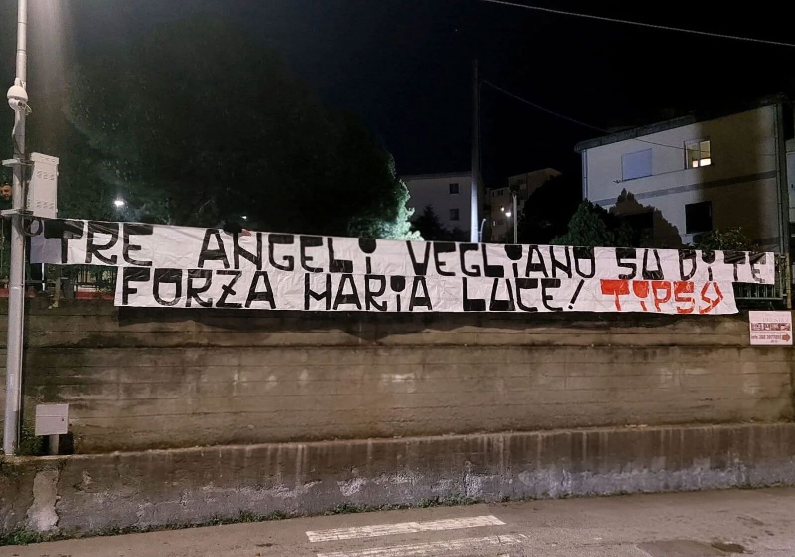 images "Tre angeli vegliano su di te, forza Maria Luce": lo striscione di Tipsy Group Catanzaro 