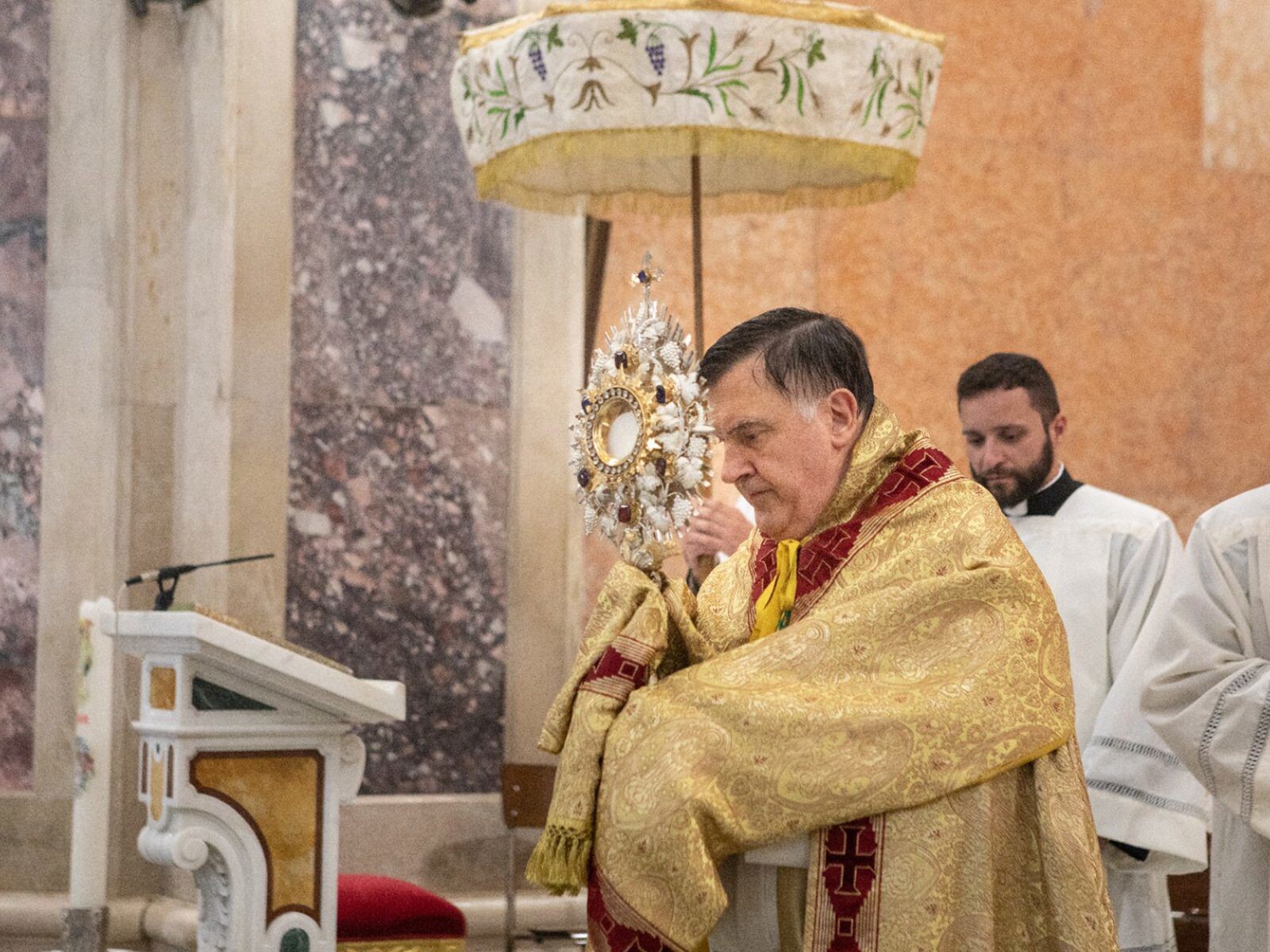 images Corpus Domini, la processione a Catanzaro: modifiche alla viabilità nel centro storico per il 4 giugno