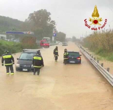 images Maltempo nel Cosentino, forti criticità: in corso oltre 100 interventi di soccorso