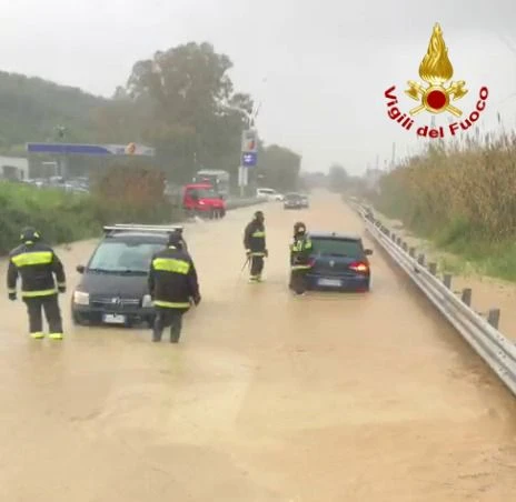 Maltempo nel Cosentino, forti criticità: in corso oltre 100 interventi di soccorso