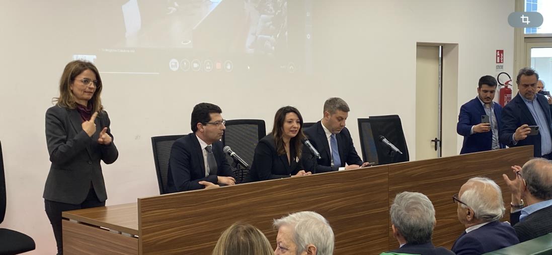 images La Regione presenta il "Trasporto pubblico a chiamata destinato alle persone con disabilità"   
