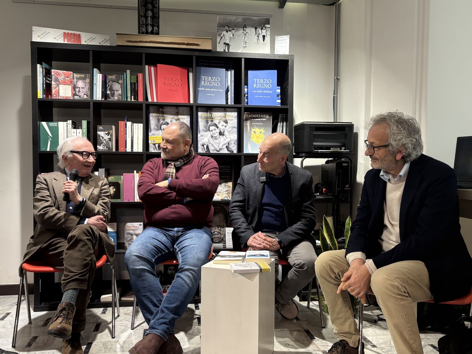 images Si chiude alla Libreria Coriolano il ciclo d'incontri su Catanzaro da Gissing ad oggi