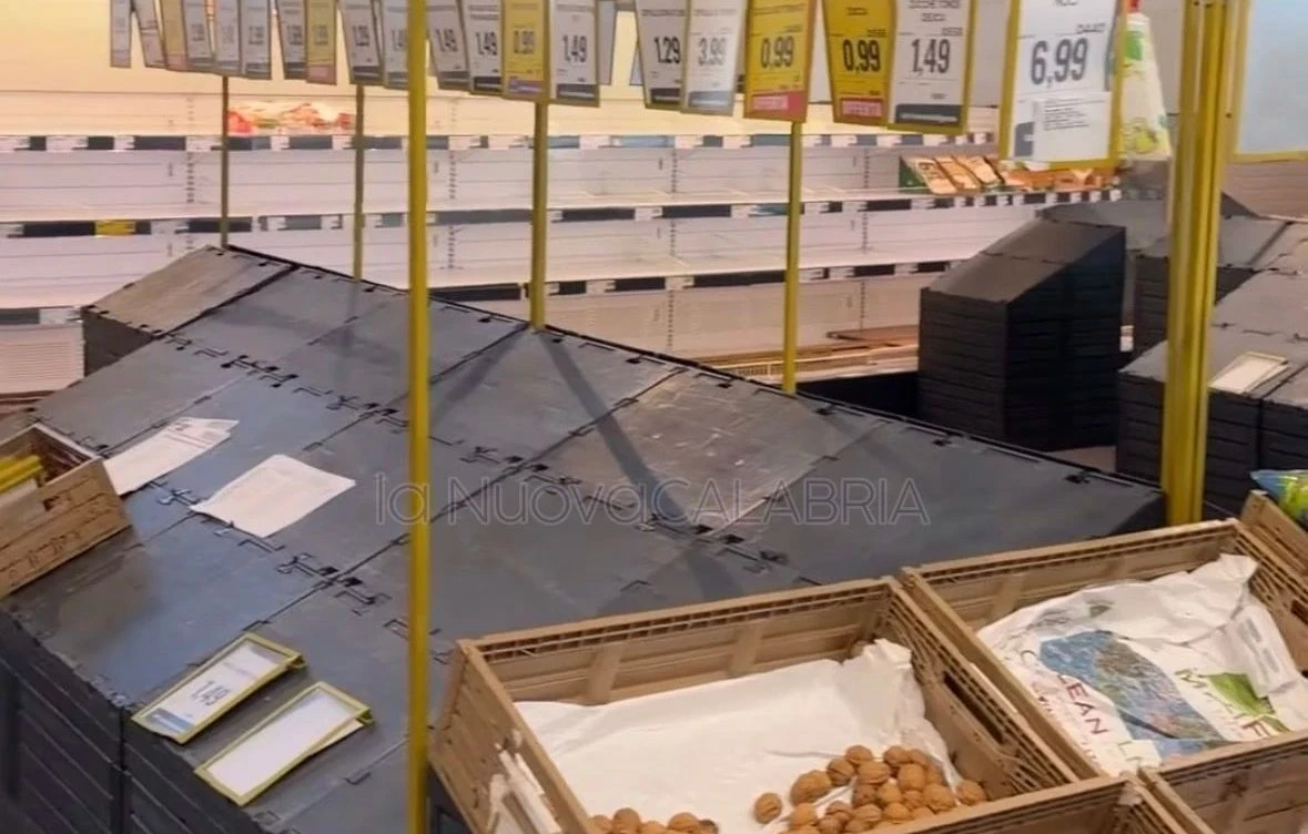 Sospesa la protesta dei Tir, frutta e verdura “tornano” nei supermercati in Calabria 