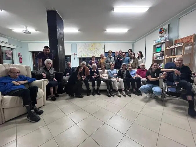 images I giovani del Leo Club Catanzaro Mediterraneo hanno fatto visita agli ospiti della Casa Paese di Cicala
