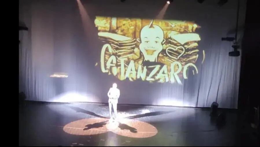 Arturo Brachetti incanta Catanzaro con "SOLO": un viaggio magico tra trasformismo e fantasia images Arturo Brachetti incanta Catanzaro con "SOLO": un viaggio magico tra trasformismo e fantasia