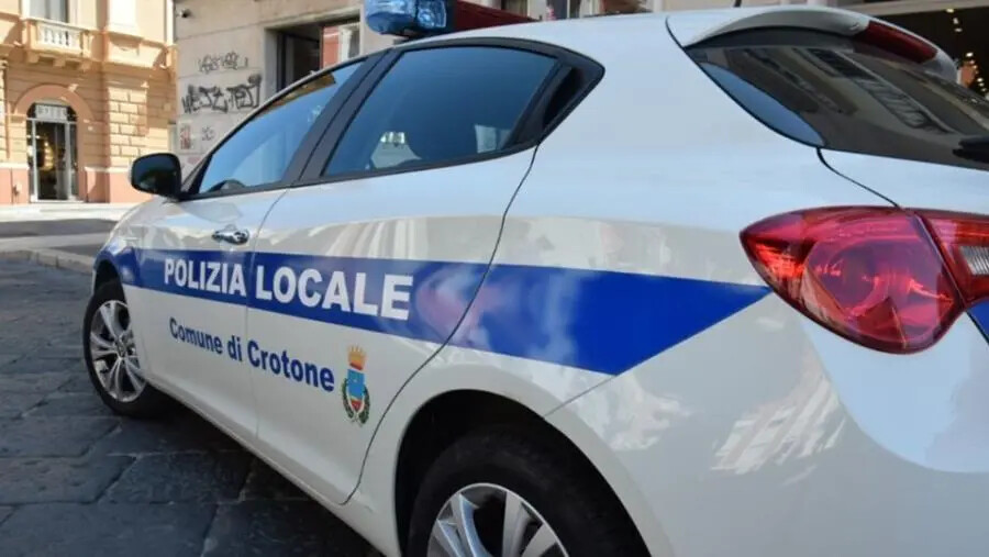 images Cirò Marina (Kr), lite tra ambulanti per un posteggio: arrestato 18enne per tentato omicidio