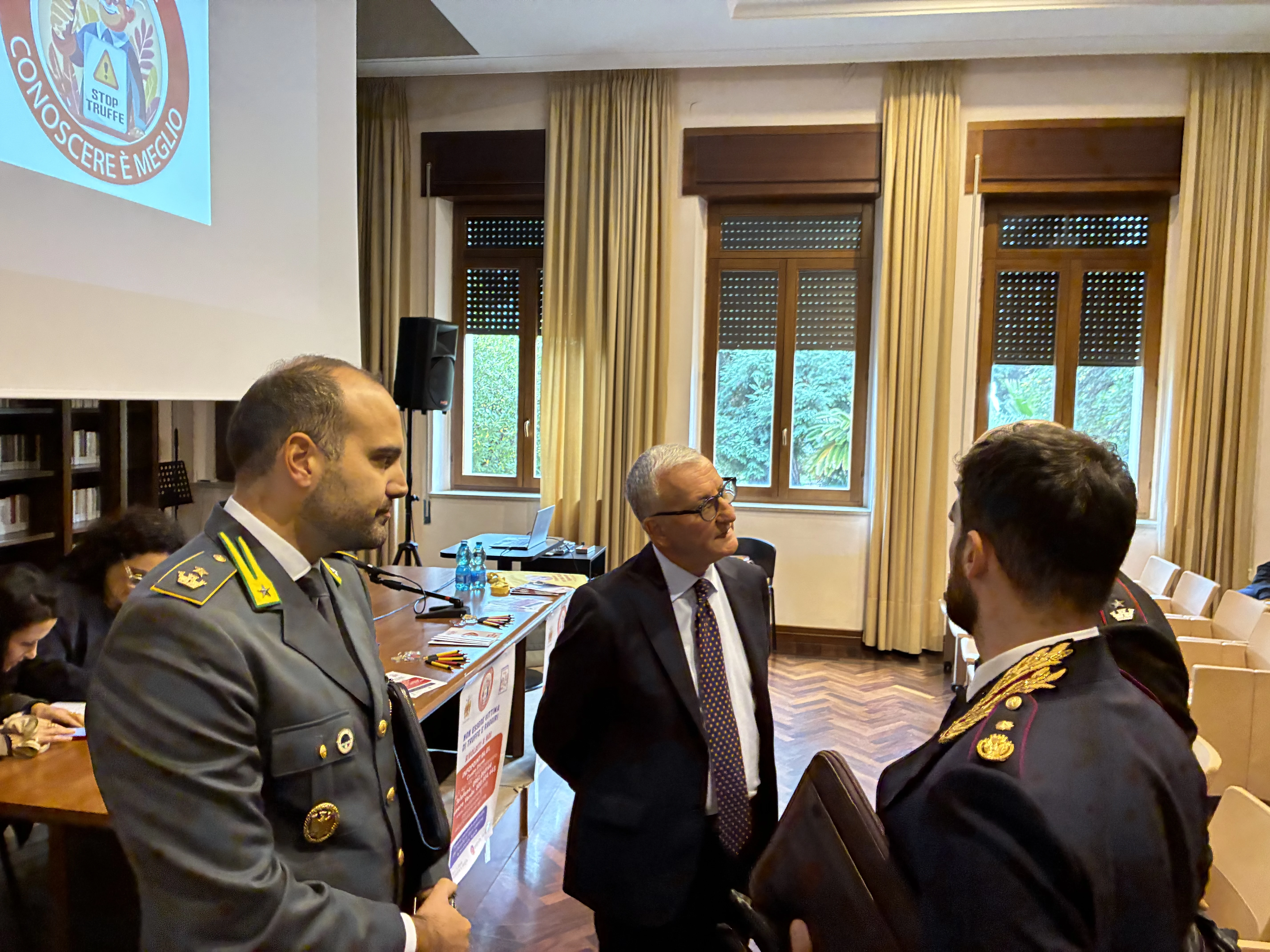 “Fidarsi è bene, conoscere è meglio”: a Catanzaro cresce la rete contro le truffe agli anziani