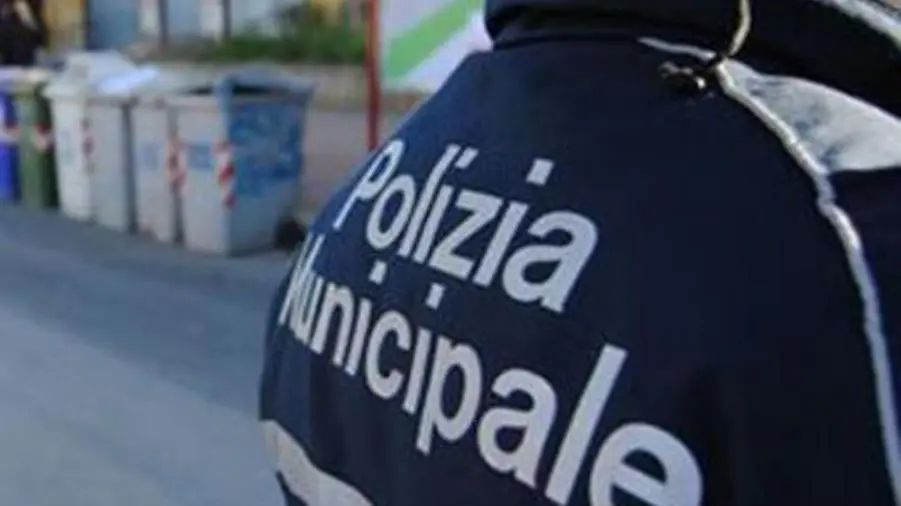 images Abbandonavano rifiuti ingombranti: 2 denunce a Crotone