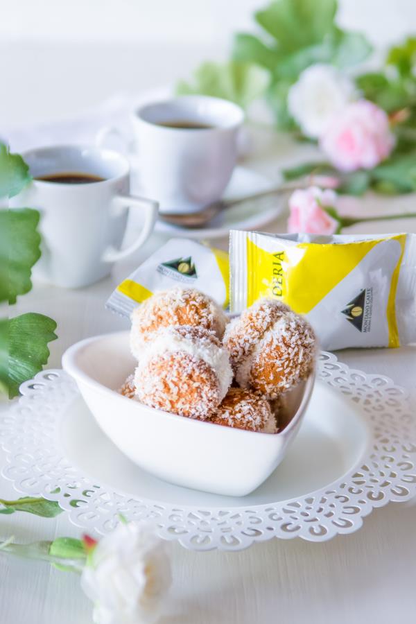 images Pillole di Caffè/25, un dolcissimo inizio con i baci al cocco e caffè