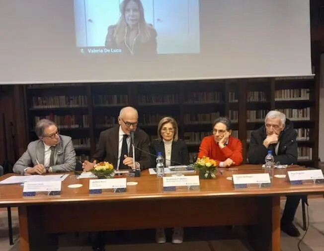 images "Utopie dello sguardo", Caridi: "Un libro d'arte che racchiude le mostre di tre artisti calabresi"